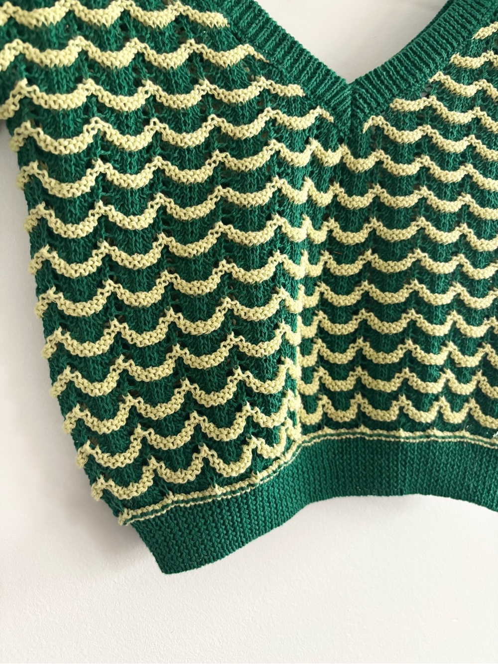 Zara Crochet Deep V-Neck Scallop Knit Crop Top - Picture 3 of 9